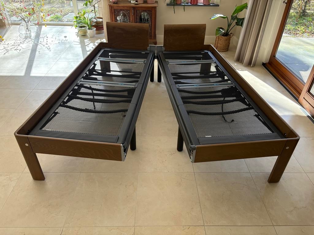 Zeer nette Auping Auronde seniorenbed deelbaar 160x210 48 cm, Huis en Inrichting, Slaapkamer | Bedden, Verstelbaar, Bruin, 210 cm