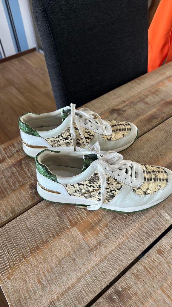 Te koop; Michael Kors sneakers slangenprint, Kleding | Dames, Schoenen, Ophalen of Verzenden, Zo goed als nieuw, Beige, Sneakers of Gympen