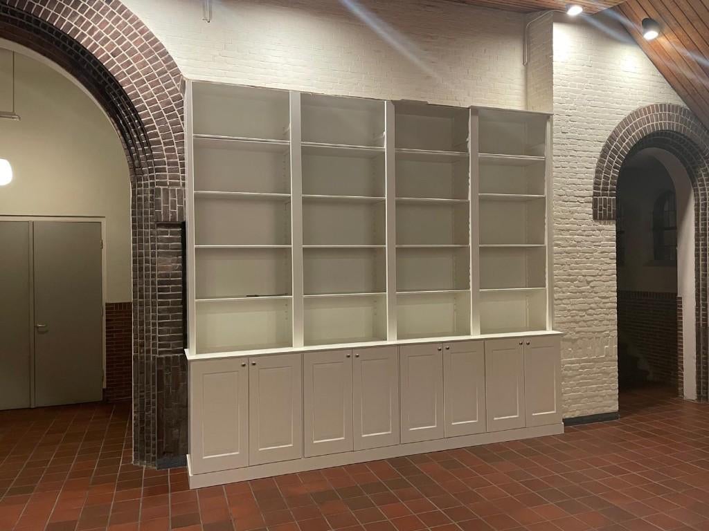 Prachtige grote houten boekenkast in kerk, Ophalen, 200 cm of meer, Klassiek, 200 cm of meer