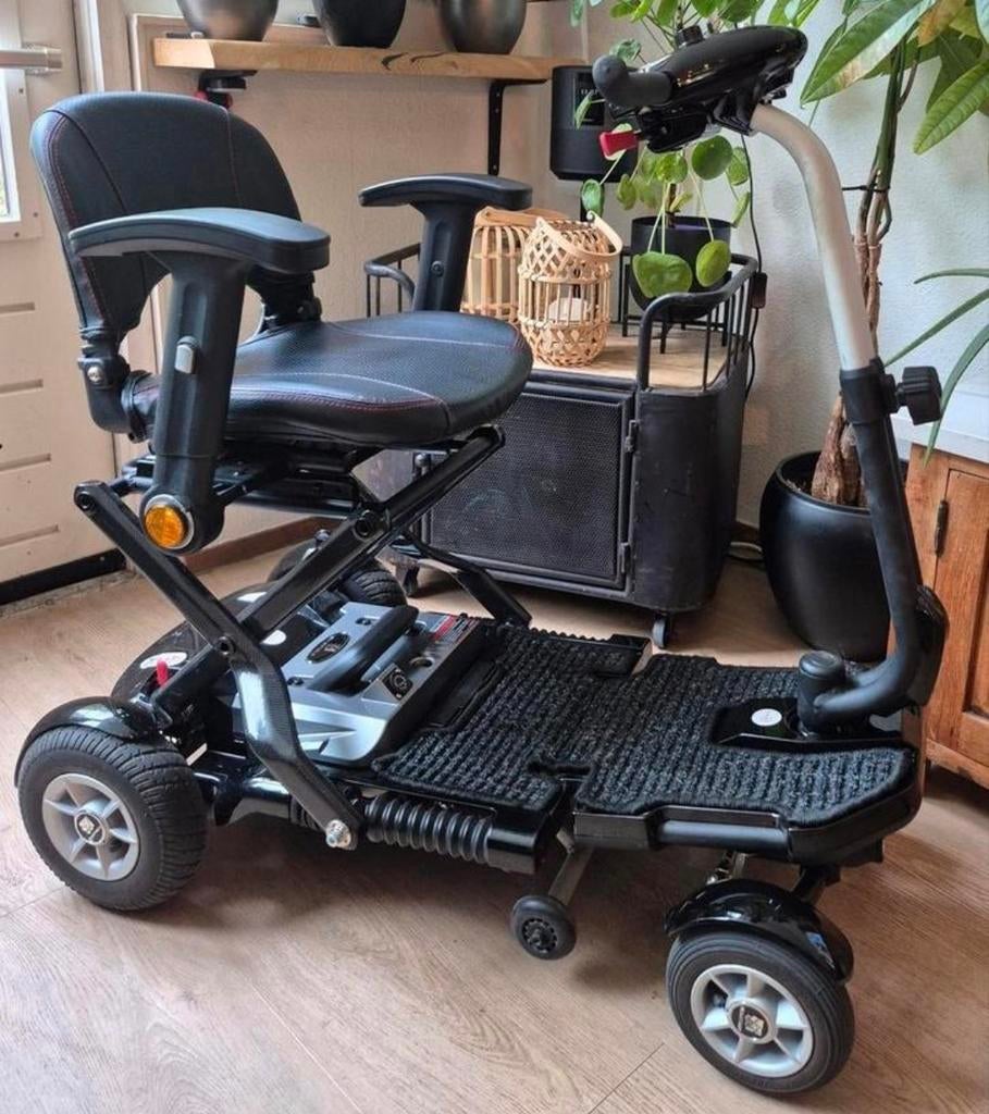 Bobby Carbon Deluxe Limited Edition Opvouwbare Scootmobiel, Ophalen, Zo goed als nieuw, Mango, 10 km/u of minder