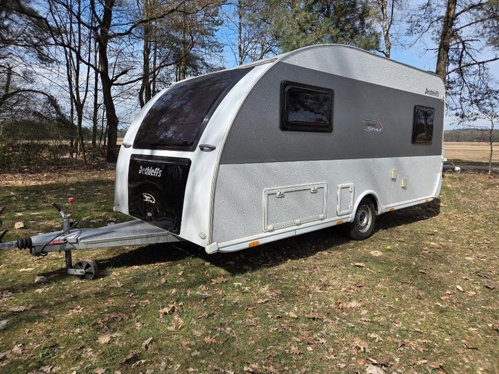 Dethleffs Aerostyle 400DB + mover + voortent + fietsendrager, Caravans en Kamperen, Caravans, Particulier, tot en met 4, 1000 - 1250 kg