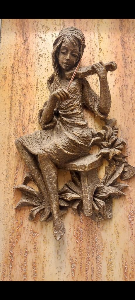 Geboetseerde wanddecoratie: Vioolspeelster, Ophalen, 50 - 100 cm, Handgemaakt, Wanddecoratie