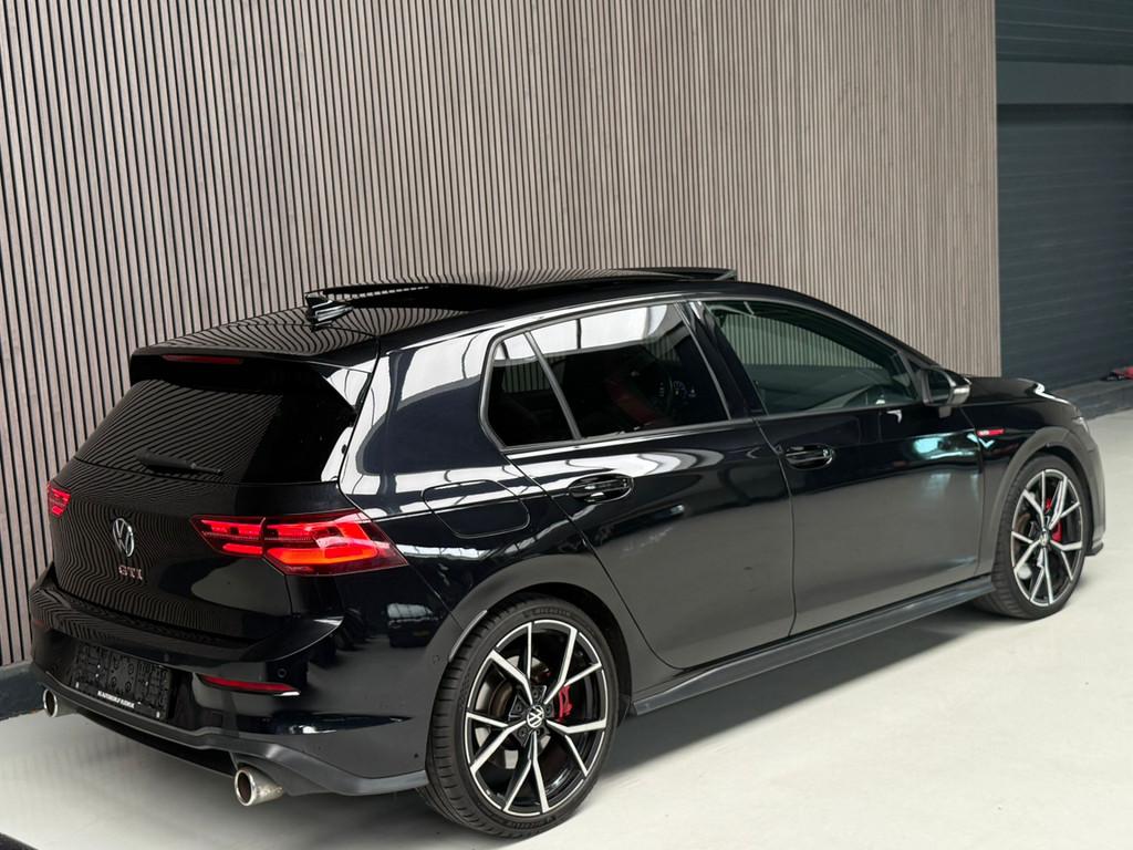 Volkswagen Golf 2.0 TSI GTI Pano | H&K | IQ Light (bj 2022), Euro 6, 4 cilinders, 1984 cc, Zwart