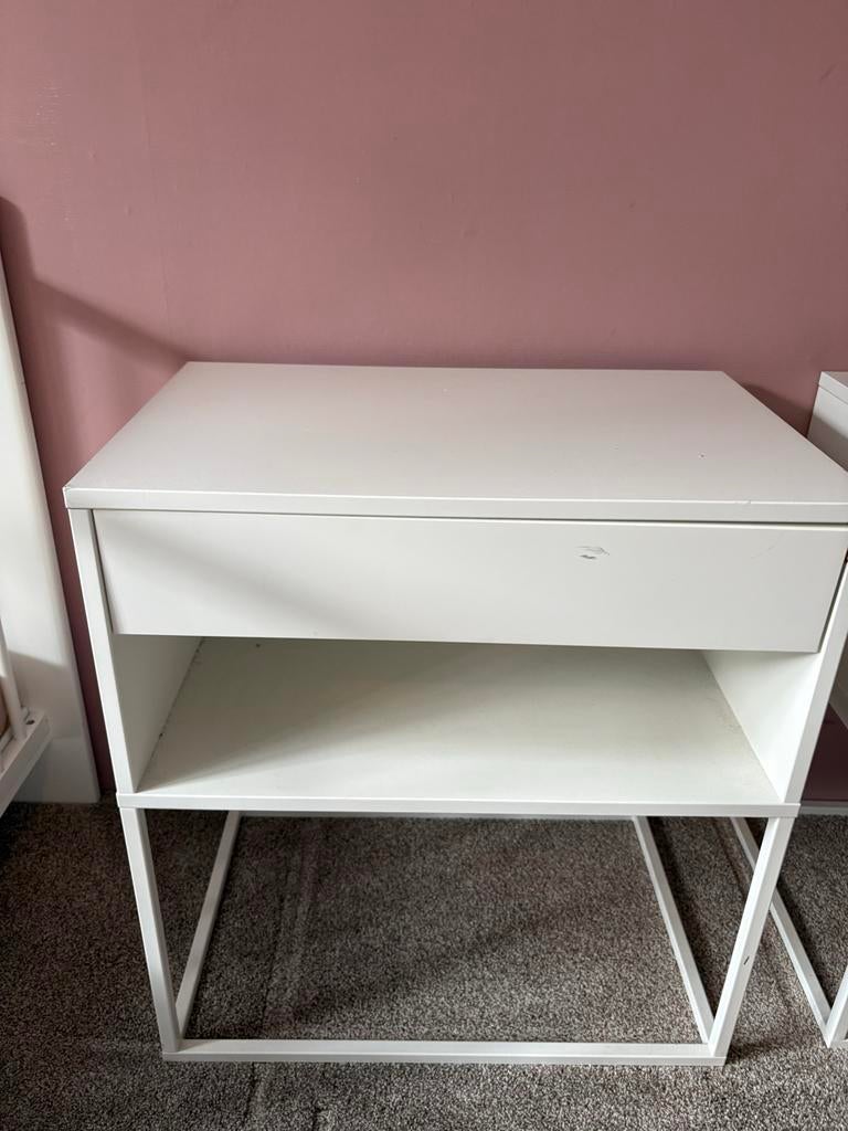 Nachtkast IKEA 2x, Huis en Inrichting, Slaapkamer | Nachtkastjes, Ophalen, Minder dan 45 cm