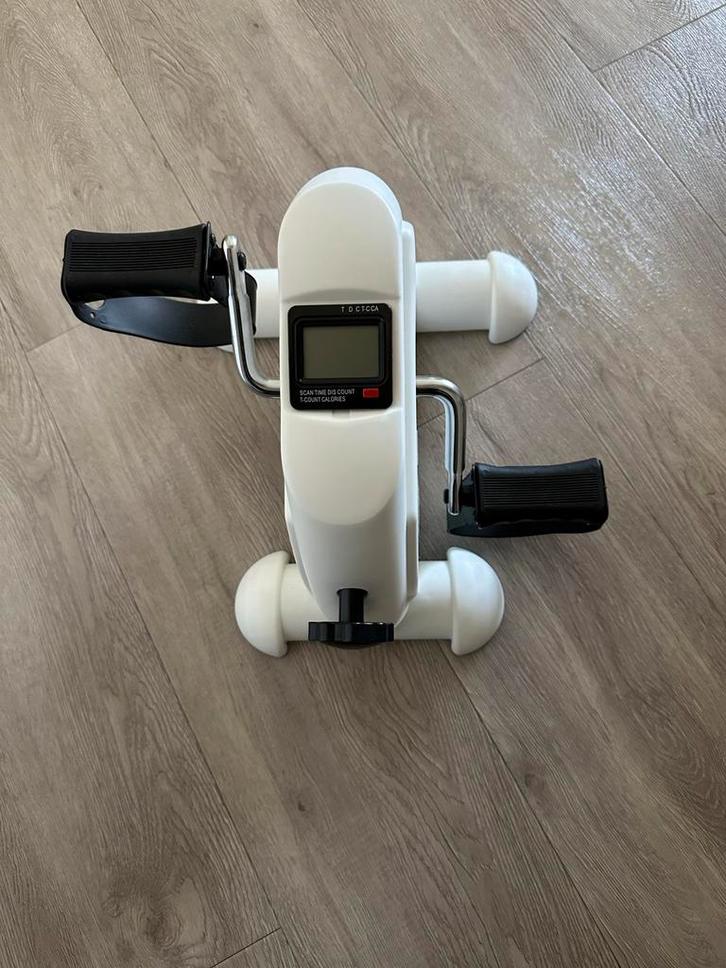 VirtuFit Fietsstoel - Compacte Hometrainer voor Thuis, Sport en Fitness, Fitnessapparatuur, Zo goed als nieuw, Stoelfiets, Armen