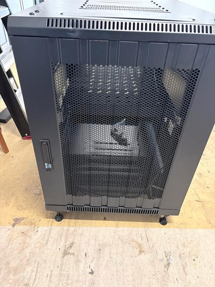 Alfaco Serverkast / Patchkast met PDU's en legbord, Computers en Software, Servers, Gebruikt, Onbekend, Minder dan 4 GB, Ophalen