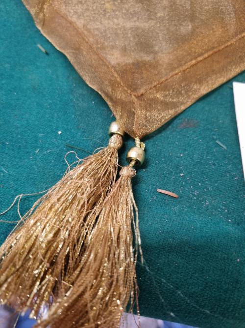 tafelloper goud kleurig met franjers  [a944], Ophalen of Verzenden, 'T Olde Gre-j, Info@toldegrej.nl, Endepoelstraat 20f Didam