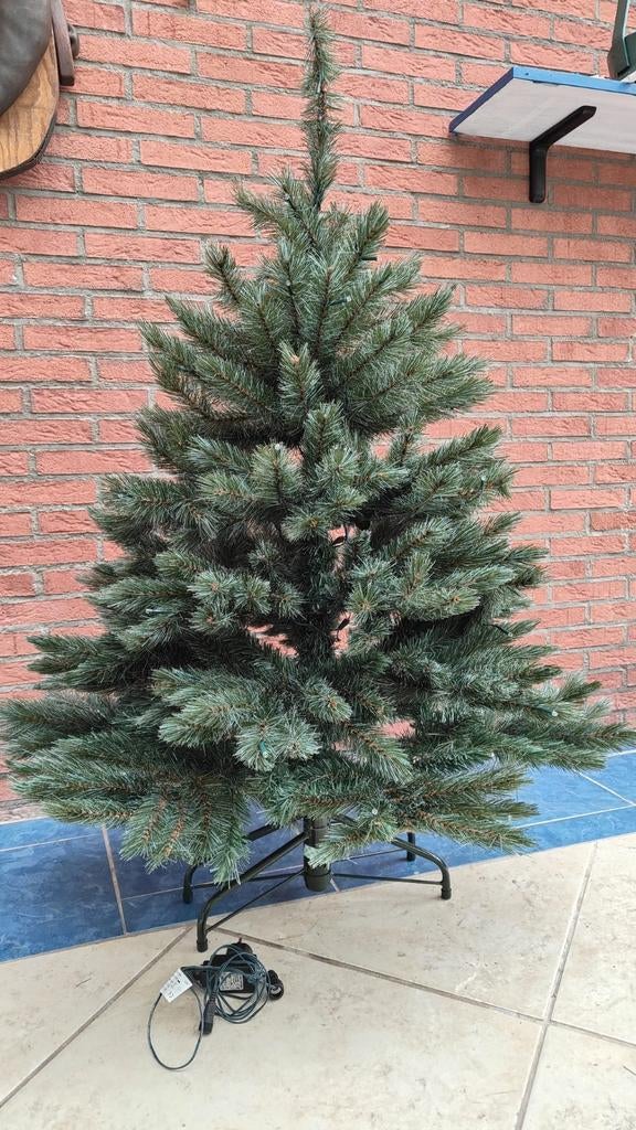 Mooie Kunstkerstboom - 120 cm - Met Led, Ophalen, Gebruikt