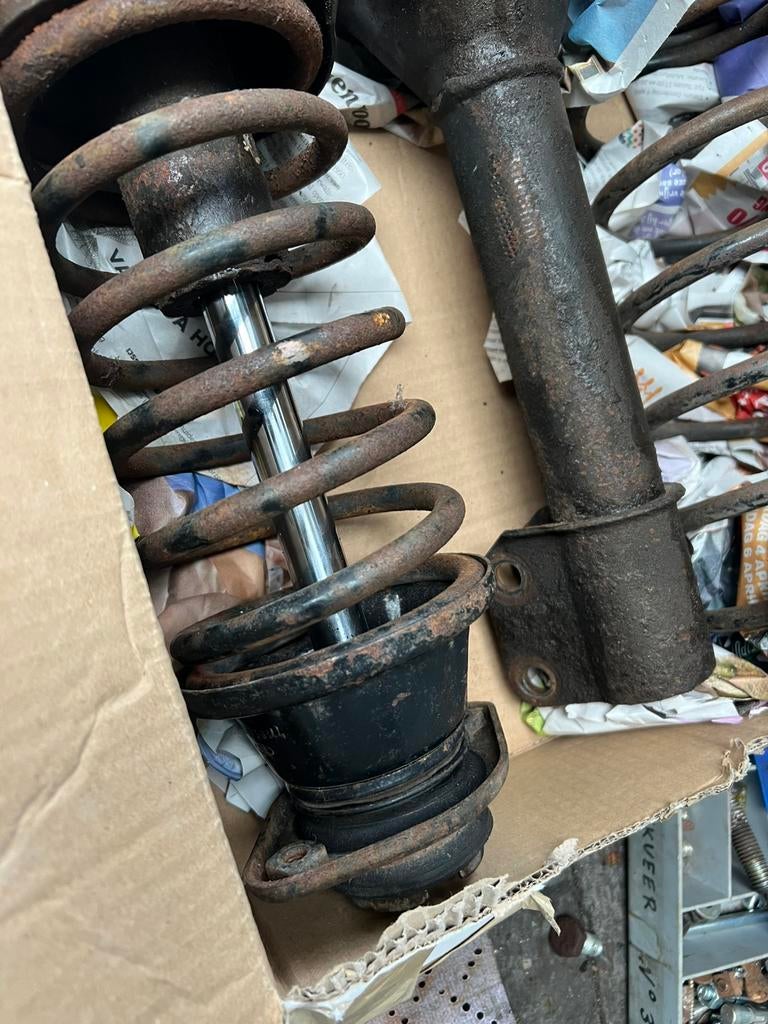 Veren en dempers Ford Fiesta mk1, Auto-onderdelen, Ophanging en Onderstel, Ophalen, Ford