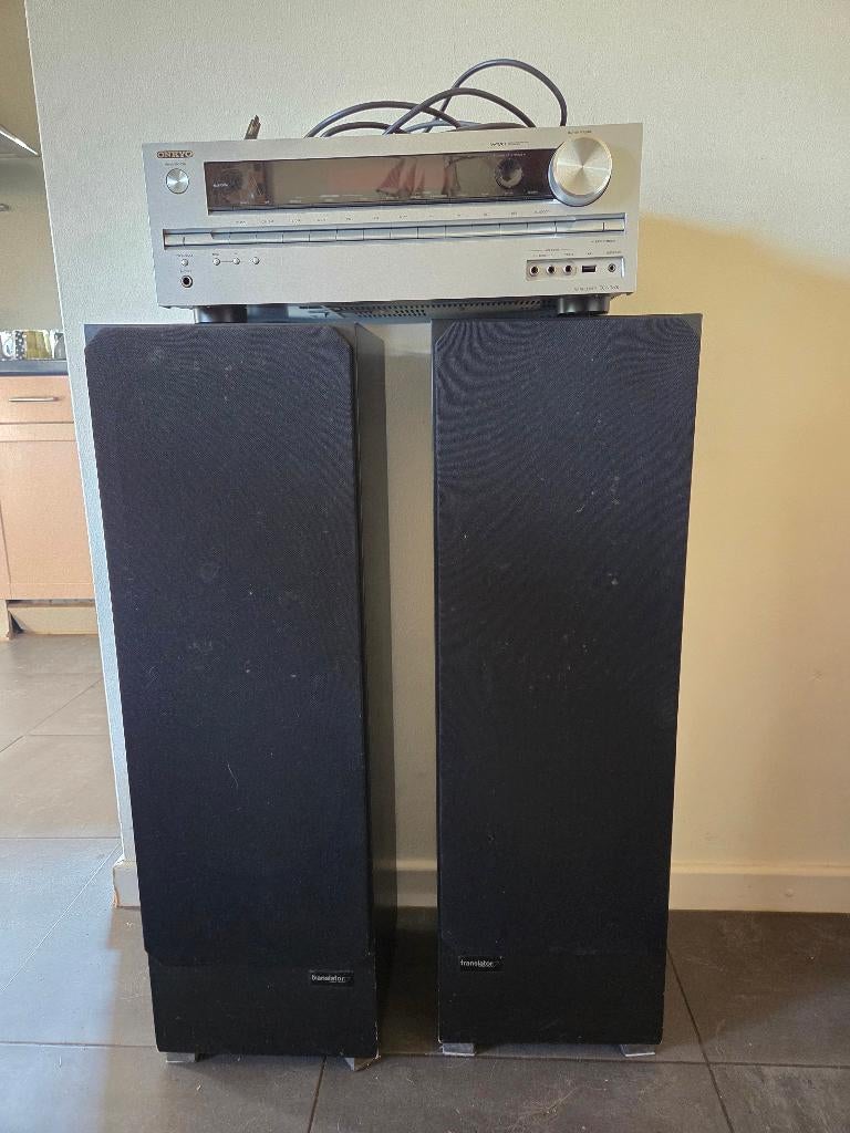 Geluidsversterker ONKYO met 2 Translator IMPACT 30 boksen, Zo goed als nieuw, 120 watt of meer, Front, Rear of Stereo speakers