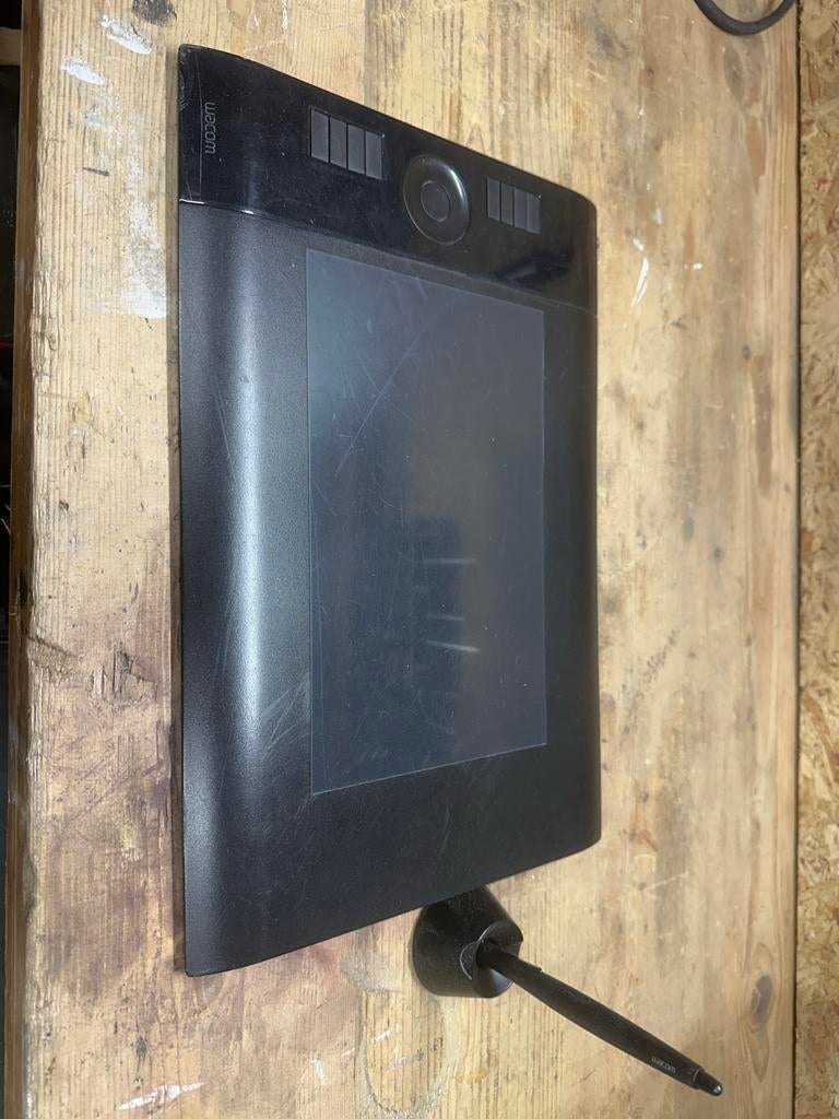 Wacom Intuos4 PTK-640 Tekentablet met Pen, Computers en Software, Tekentablets, Gebruikt, Bedraad, Ophalen of Verzenden