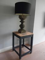 Ballusterlamp met zwarte kap en  tafeltje, Huis en Inrichting, Lampen | Tafellampen, Ophalen, Gebruikt, Landelijk, Robuust, Stof
