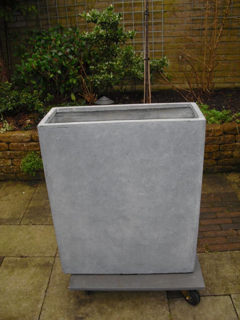 TE KOOP MOOIE STENEN BLOEMBAK, Tuin en Terras, Bloembakken en Plantenbakken, Ophalen, Steen, Minder dan 30 cm, Rond