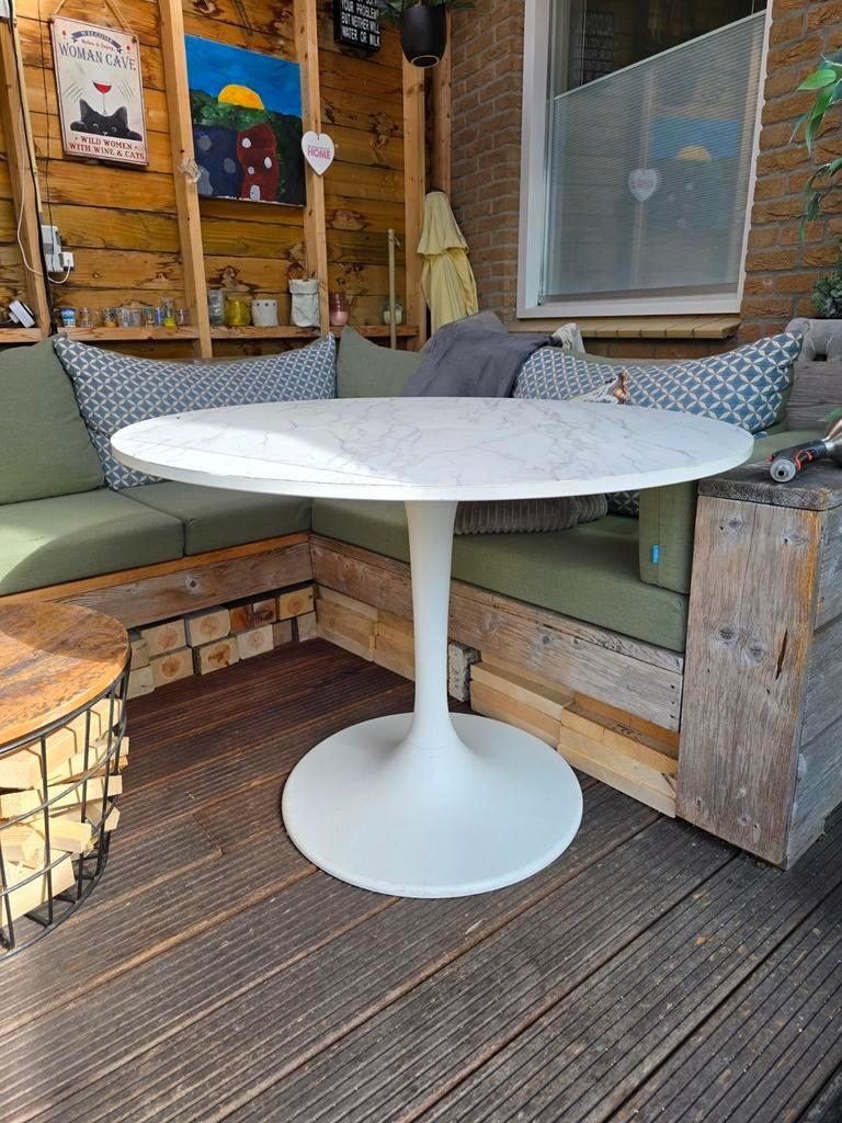 Ronde eettafel (Ikea Docksta), Ophalen