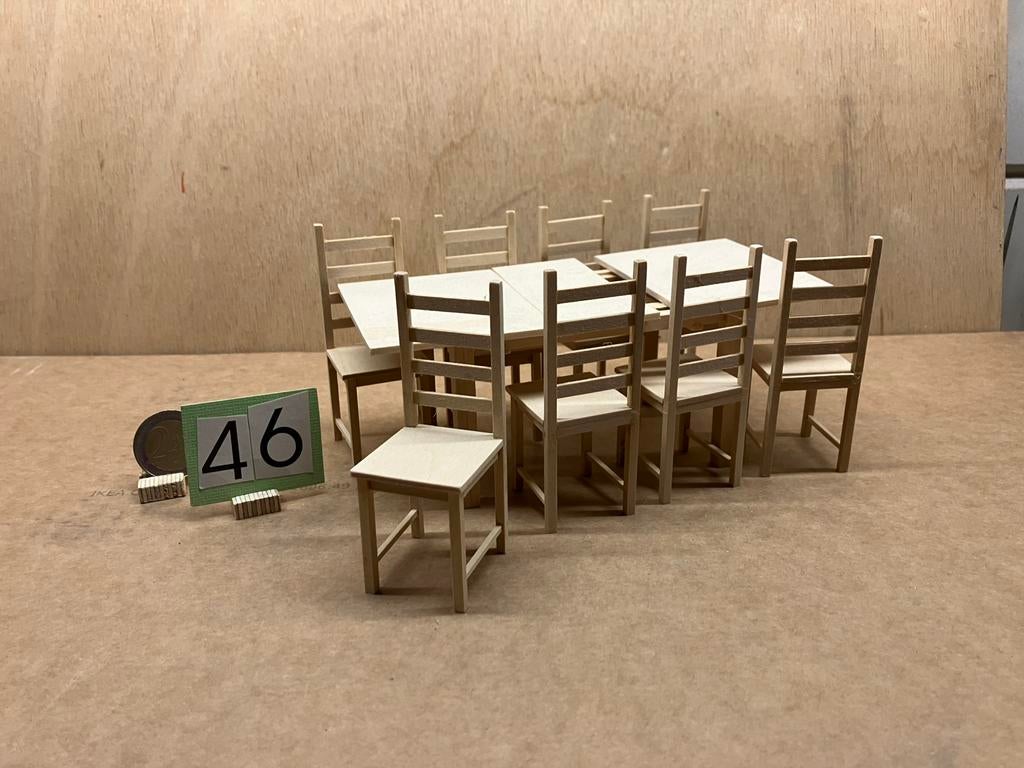Miniatuur tafel met 8 stoelen 1:12, Ophalen of Verzenden, Zo goed als nieuw, Poppenhuis