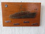 Vintage Sovjet houten wanddecoratie met schip en steden, Antiek en Kunst, Ophalen of Verzenden