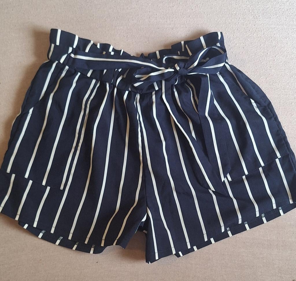 Short, wijdvallend mt 38, Ophalen of Verzenden