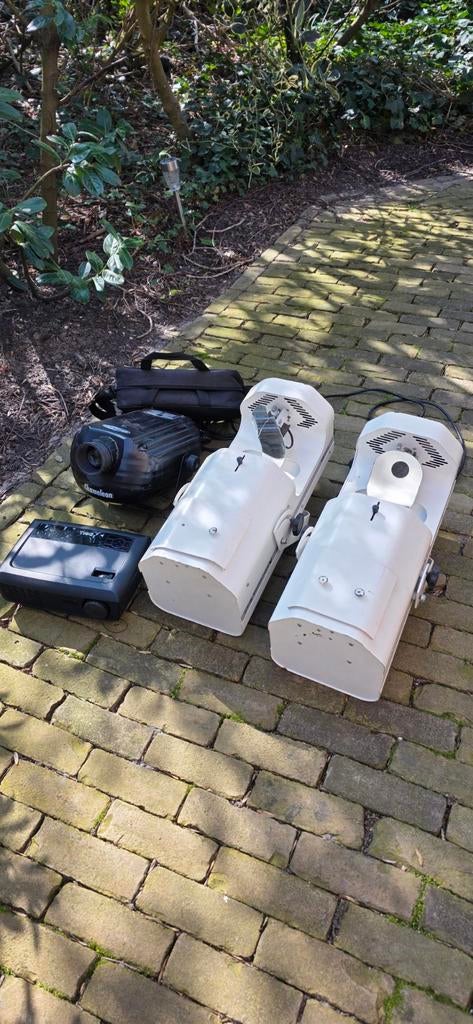 Dell beamer en diverse stage lampen DMX, Ophalen