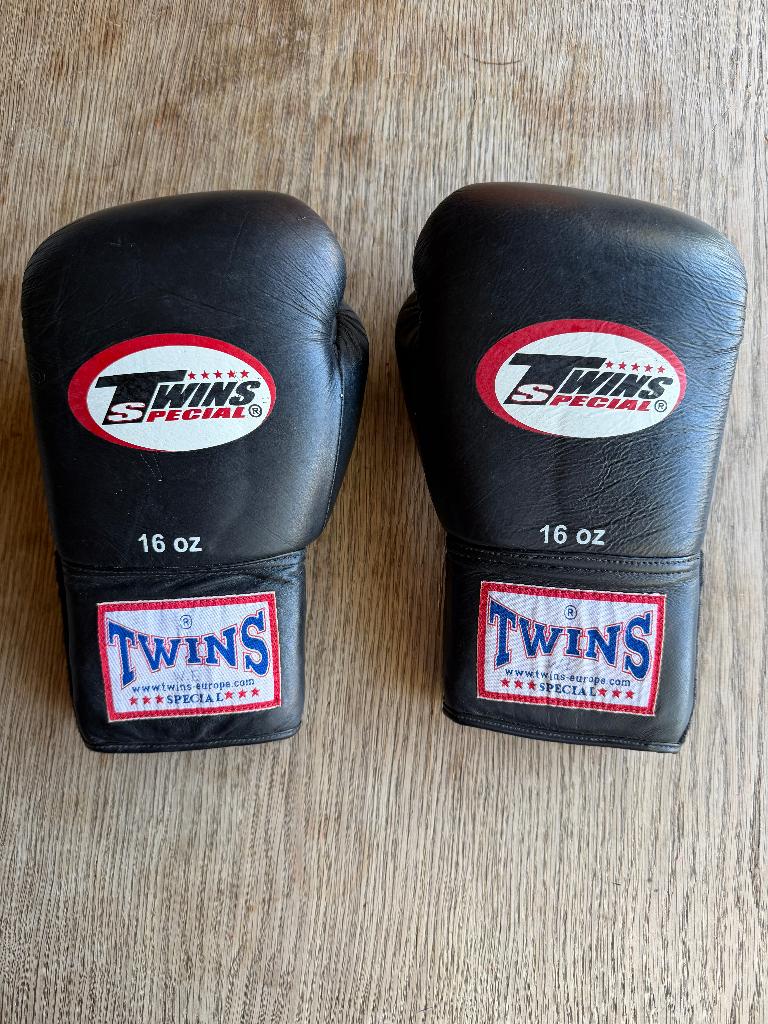 Bokshandschoenen - Twins Special 16 Oz, Sport en Fitness, Ophalen of Verzenden, Zo goed als nieuw, Bokshandschoenen