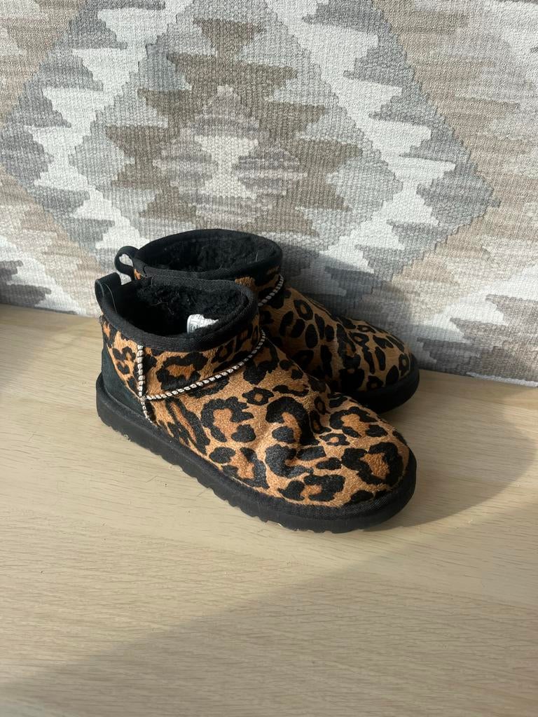 Ugg Ultra Mini Panterprint Laarsjes - Maat 36, Kleding | Dames, Schoenen, Bruin, Lage of Enkellaarzen, Ophalen of Verzenden, Gedragen