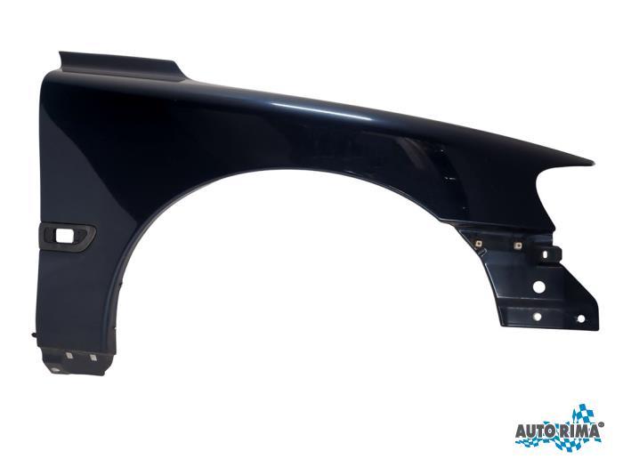 Scherm rechts-voor van een Volvo V70 (417)