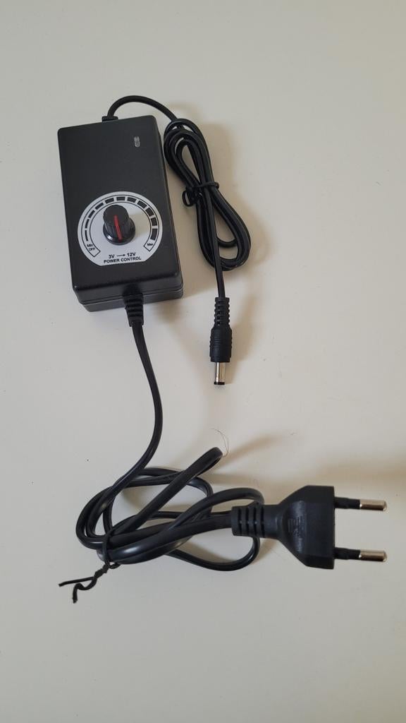 Regelbare voeding 220V naar 3V-12V DC, Ophalen of Verzenden, Gebruikt