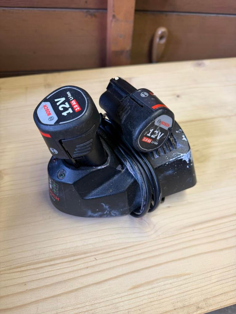 Bosch acculader AL 1130 CV met 2x 12V 2.0Ah accu's, Ophalen, Gebruikt, Minder dan 400 watt, Overige typen