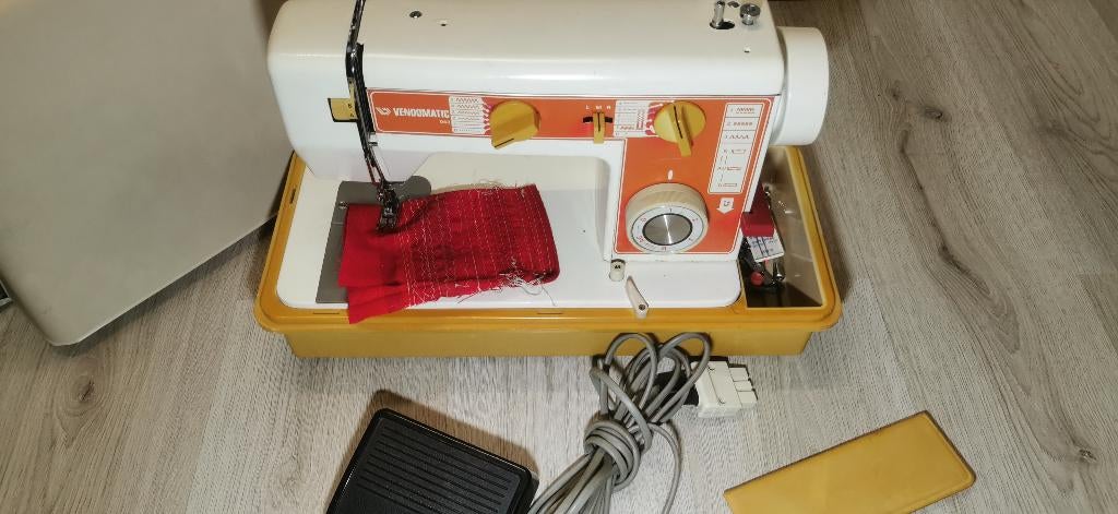 Naaimachine Vendomatic 043 Goed werkende COMPLEET, Hobby en Vrije tijd, Naaimachines en Toebehoren, Ophalen of Verzenden, Zo goed als nieuw