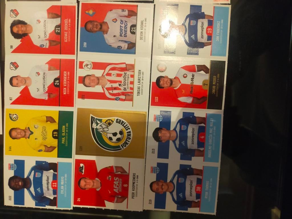 24 voetbalstickers + derbystar sticker, Maat XL, Ophalen of Verzenden, Overige typen