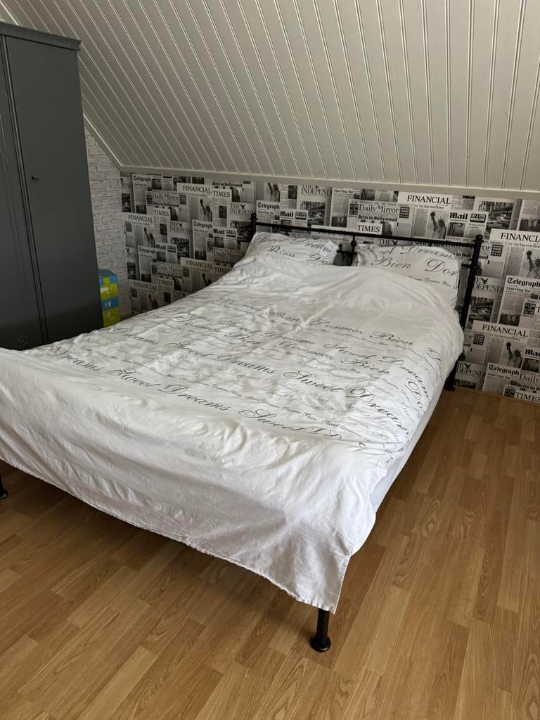 Twee persoons zwart ledikant 1.40 x 2.00, Huis en Inrichting, Slaapkamer | Bedden, Ophalen, Zwart, Tweepersoons, 140 cm