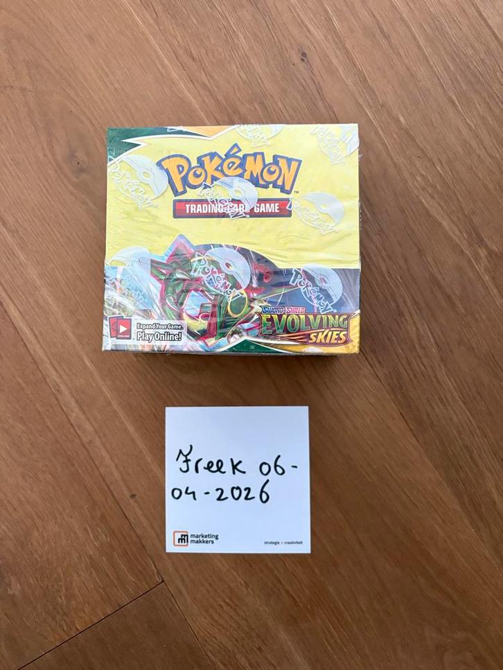 Pokémon Evolving Skies Booster Box - Sealed, Hobby en Vrije tijd, Verzamelkaartspellen | Pokémon, Nieuw, Boosterbox, Ophalen of Verzenden