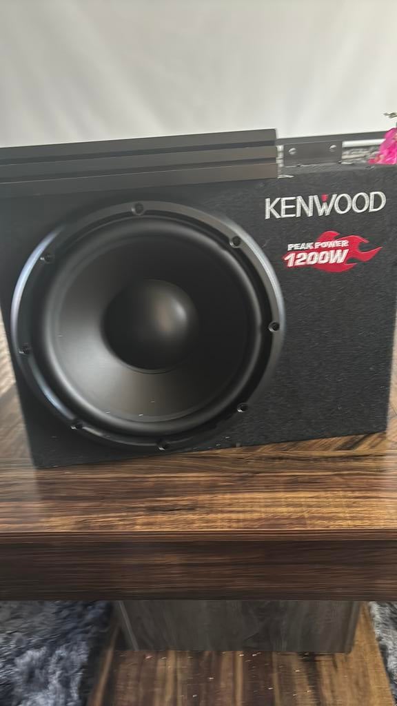 1200 sub kenwood inclusief 1000 watt 4 kanaals versterker, Auto diversen, Autospeakers, Ophalen, Zo goed als nieuw