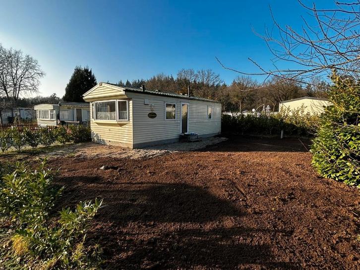 Te koop: Chalet met staanplaats. Per direct beschikbaar!, Caravans en Kamperen, Stacaravans, tot en met 4, Ophalen