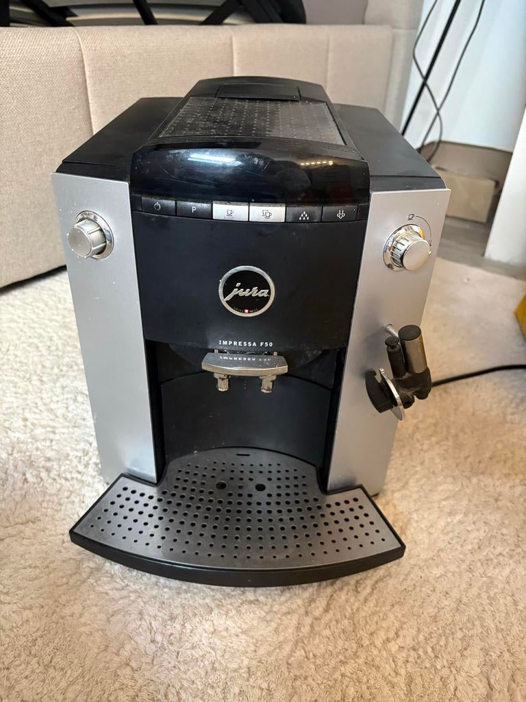 Jura Impressa F50 Koffiezetapparaat met Stoompijpje, Witgoed en Apparatuur, Koffiezetapparaten, Stoompijpje, Gebruikt, Koffiemachine