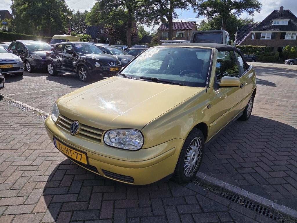 DAS GOEDKOOP Volkswagen Golf 1.8 Cabriolet 66KW 1999 Geel, Stof, 4 cilinders, Cabriolet, 4 stoelen