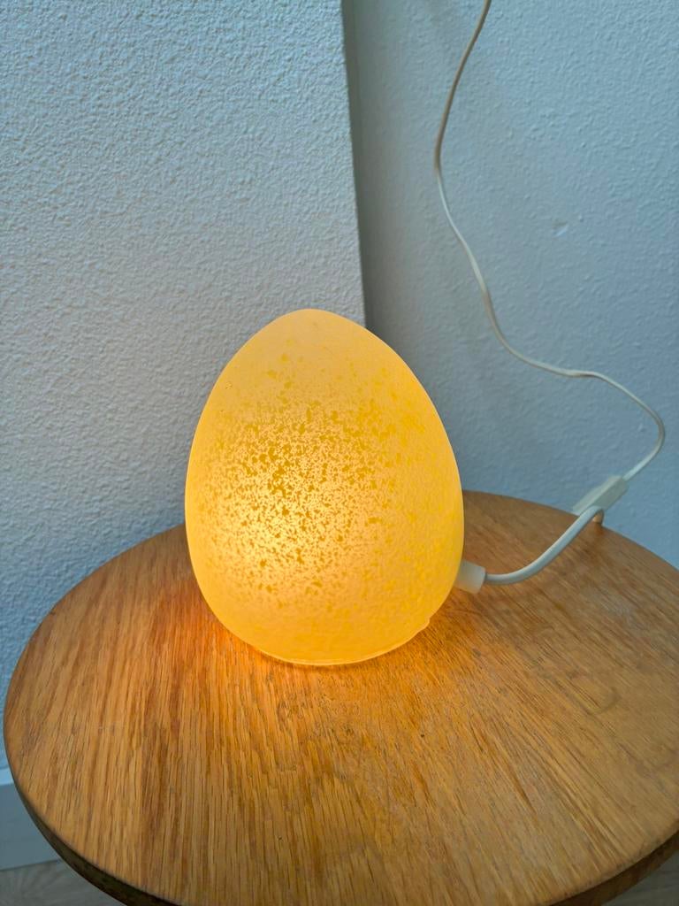 Tafellamp in vorm van een ei, Huis en Inrichting, Lampen | Tafellampen, Ophalen of Verzenden, Zo goed als nieuw, Minder dan 50 cm
