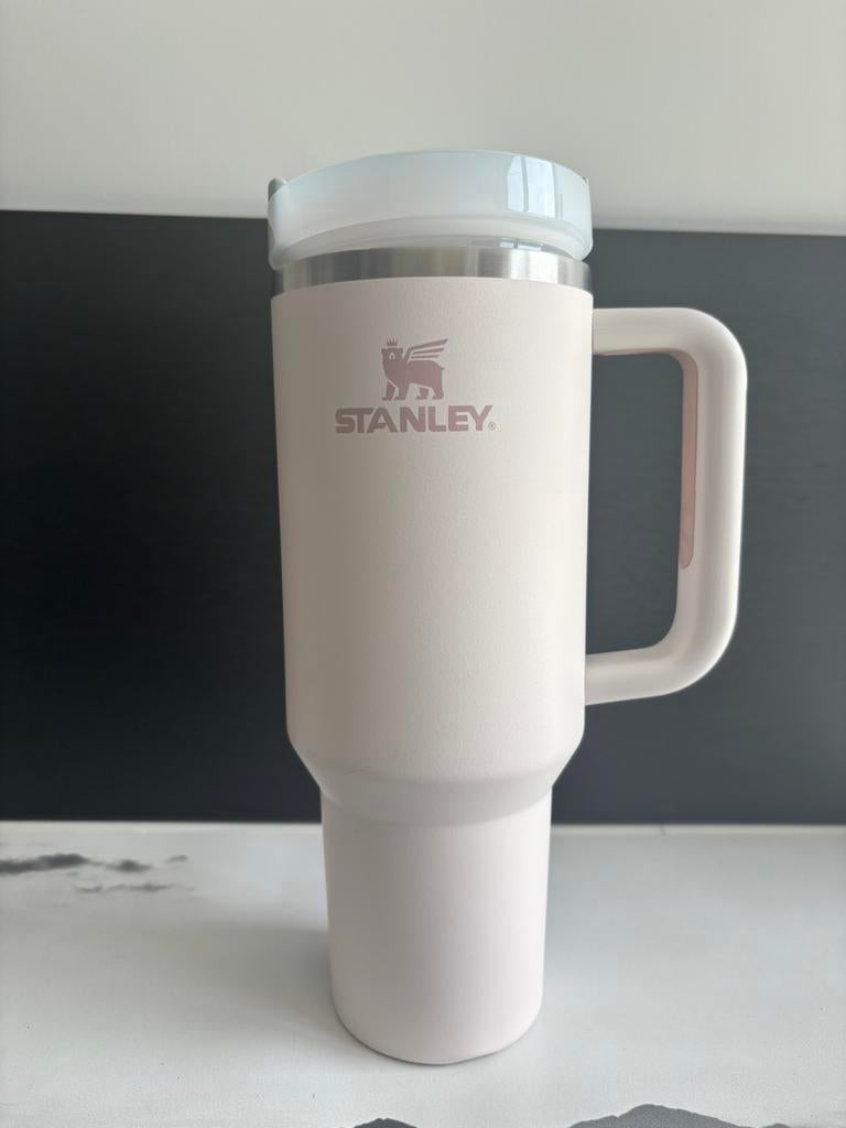 Stanley cup, Verzenden, Zo goed als nieuw