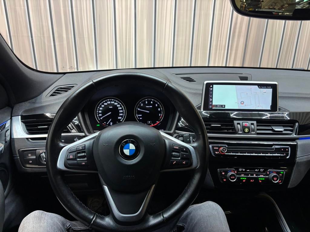 BMW X2 SDrive18i High Executive|Leer|Camera|Stoelverw|Cruise, Auto's, Gebruikt, Leder, Bedrijf, 3 cilinders