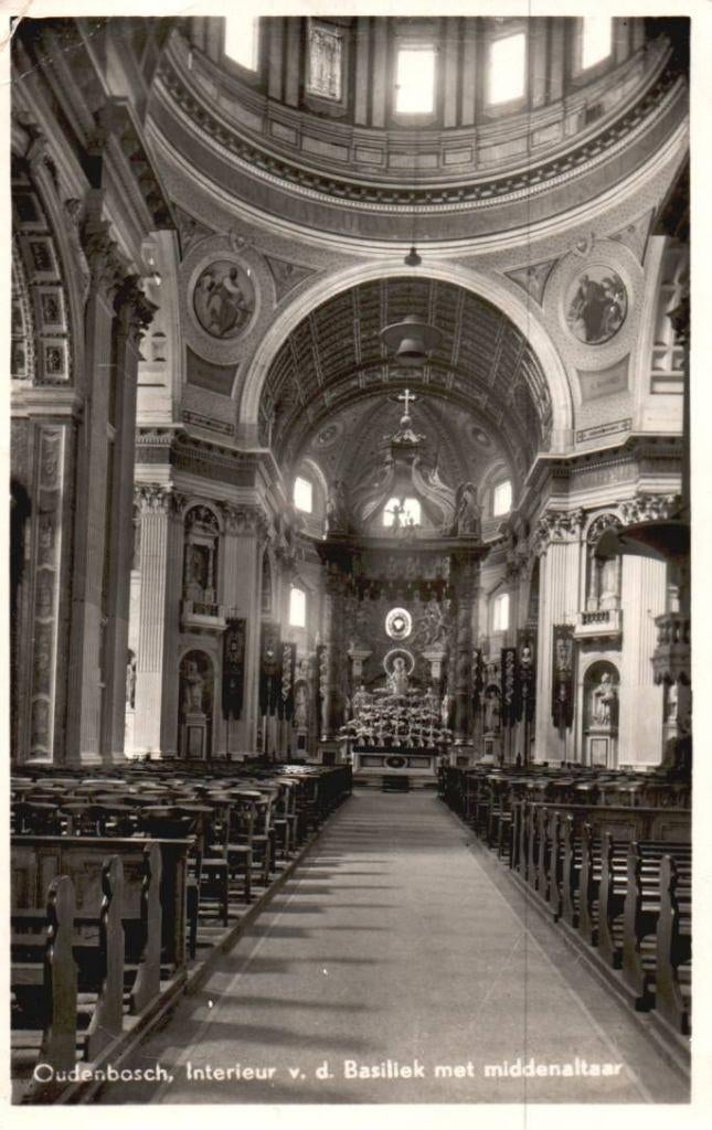 Oudenbosch Interieur v.d. Basiliek met midden-altaar 1955., Ophalen of Verzenden, 1940 tot 1960, Gelopen, Noord-Brabant