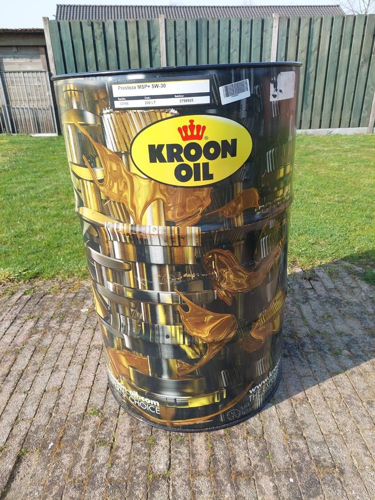 Leeg 200 liter olievat Leuk voor stookton of iets anders, Ophalen