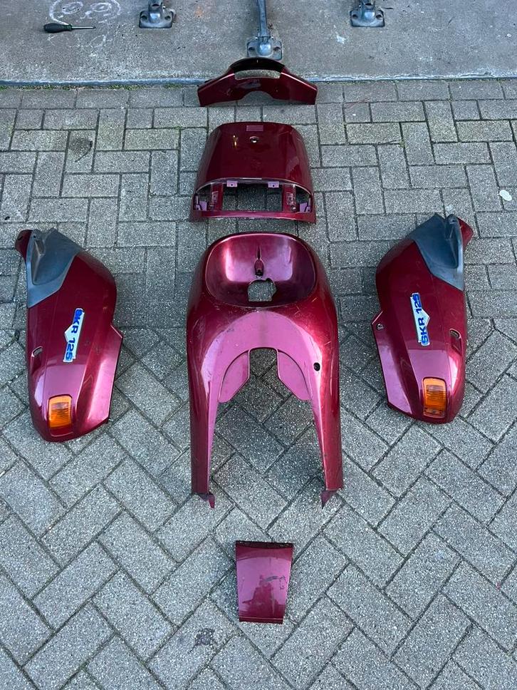 Skr kappenset bordeaux rood 125/180cc, Fietsen en Brommers, Brommeronderdelen | Scooters, Zo goed als nieuw, Piaggio, Kap, Ophalen of Verzenden