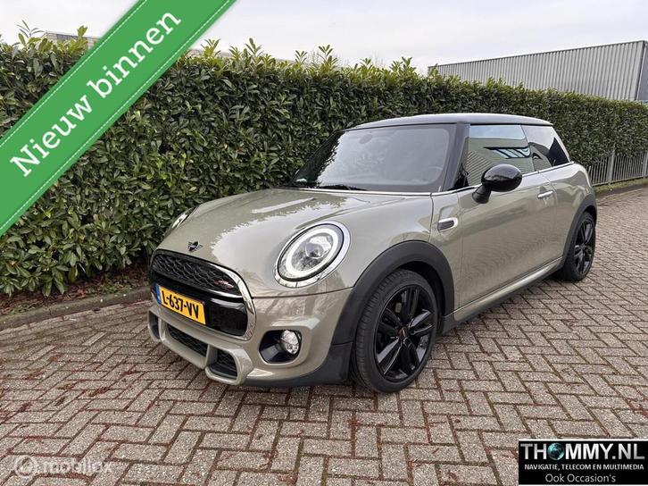 Mini 1.5 Cooper JCW pakket, DAB, CarPlay, Keyless entry. Etc, Auto's, Mini, Bedrijf, Te koop, Cooper, ABS, Airbags, Airconditioning