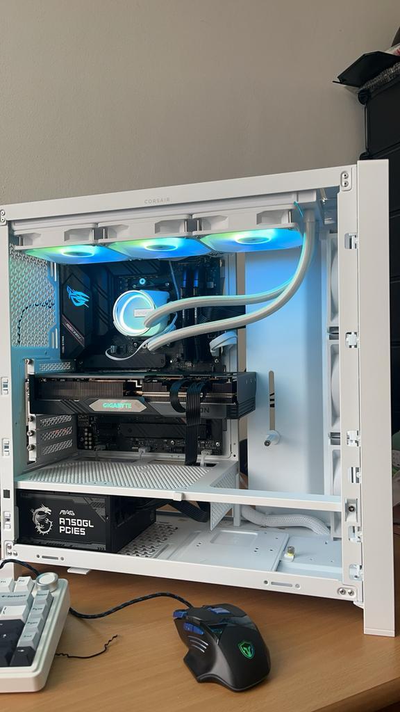 Pc met AMD Ryzen 5800XT en RX 7700 XT, Computers en Software, Desktop Pc's, Zo goed als nieuw, Onbekend, SSD, 32 GB, Met videokaart