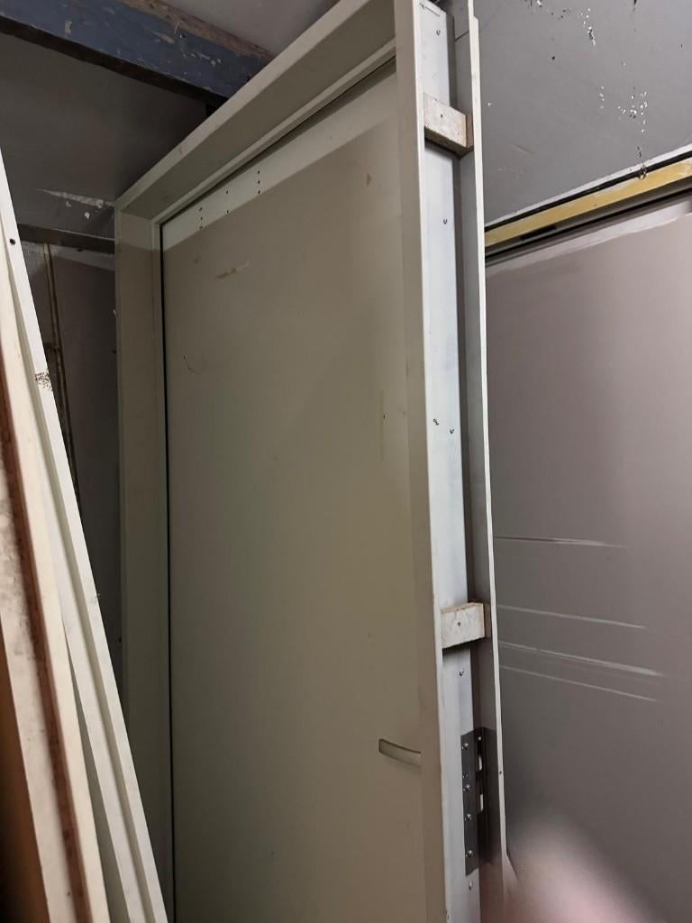 Deurkozijn staal met opdekdeur, Tuin en Terras, Ophalen, Hout, Draaipoort, 150 tot 200 cm