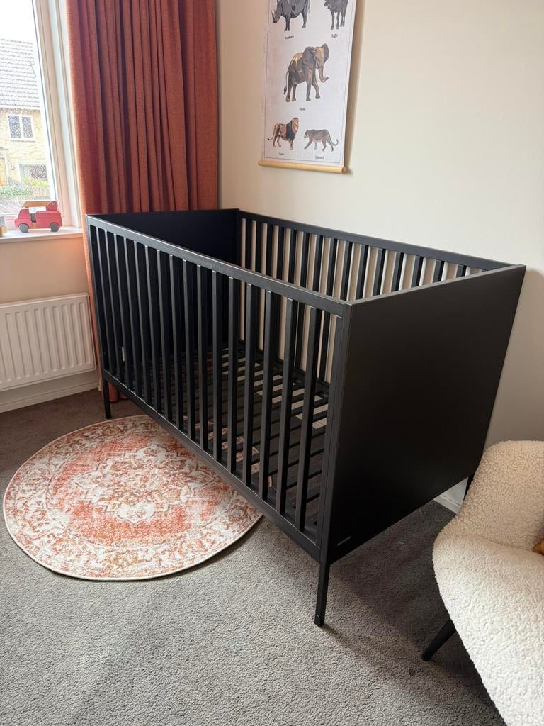 Zwart ledikant Kidsmill 70x 140 cm, Ophalen, Zo goed als nieuw, Ledikant