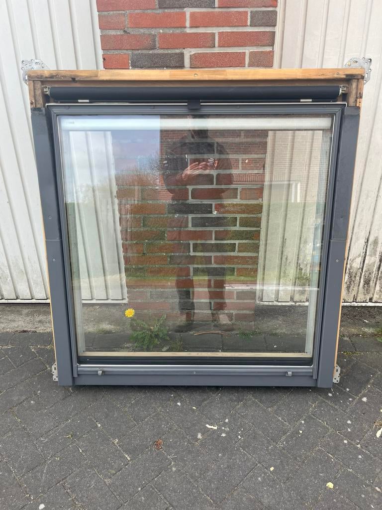 Velux dakraam 1140x1180 mm, Ophalen, Raamkozijn, Zo goed als nieuw, 75 tot 150 cm