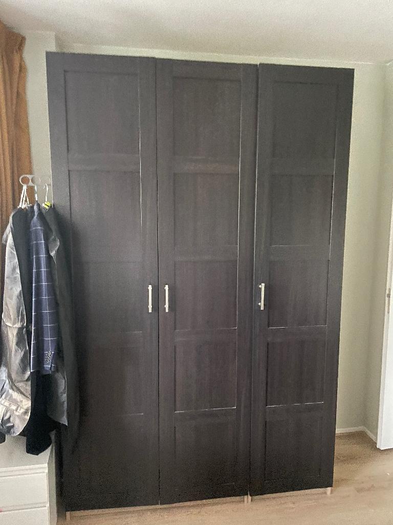 IKEA PAX kast (150cm) eiken look + zwart – ophalen 25 april, Overige materialen, 100 tot 150 cm, 200 cm of meer, Zo goed als nieuw