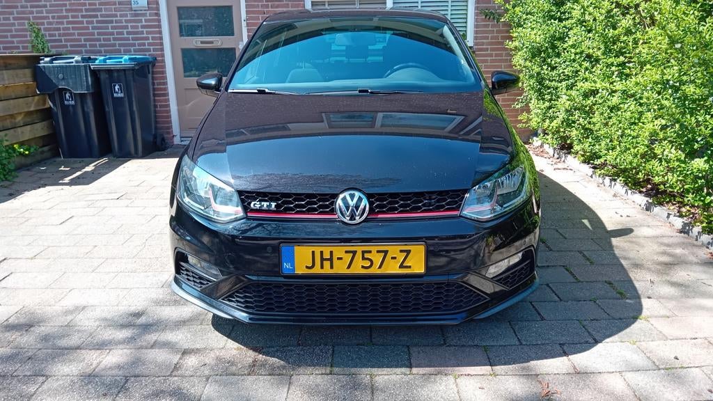 Volkswagen Polo 1.8 GTI DSG 141KW  2016 Zwart, Auto's, Volkswagen, Zwart, Origineel Nederlands, 1180 kg, Particulier