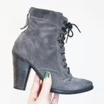 Suede Le Ballon Enkellaarsjes -s10 (Maat 36) € 30,-, Kleding | Dames, Lage of Enkellaarzen, Ophalen of Verzenden, Grijs, Le Ballon