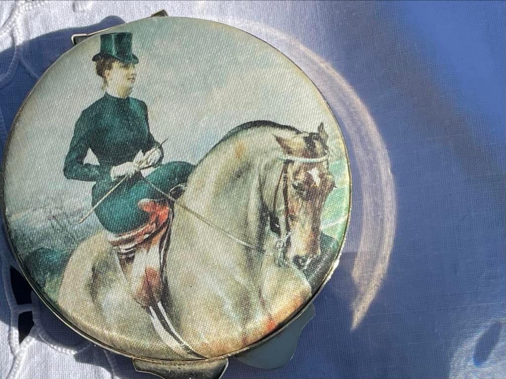 Vintage poederdoos met stoffen deksel - ruiter te paard, Antiek en Kunst, Antiek | Overige Antiek, Ophalen of Verzenden